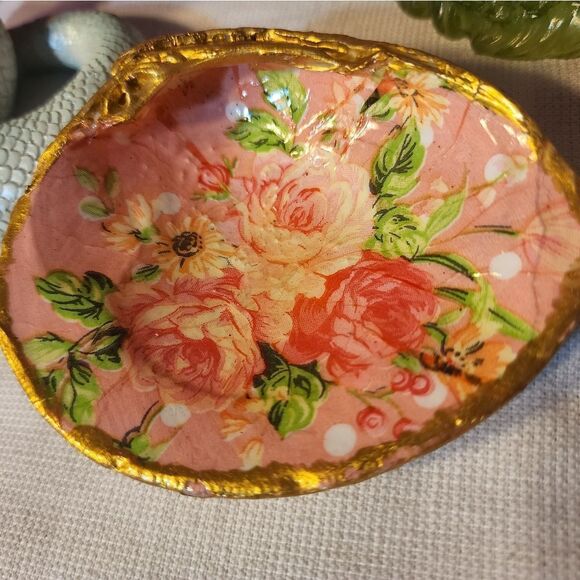 DECOUPAGE ROSES CLAM SHELL  - Picture 2 of 8